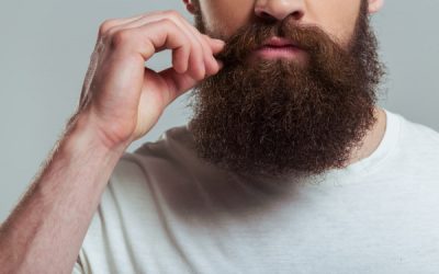Greffe de barbe et restauration du cuir chevelu avec des poils de barbe